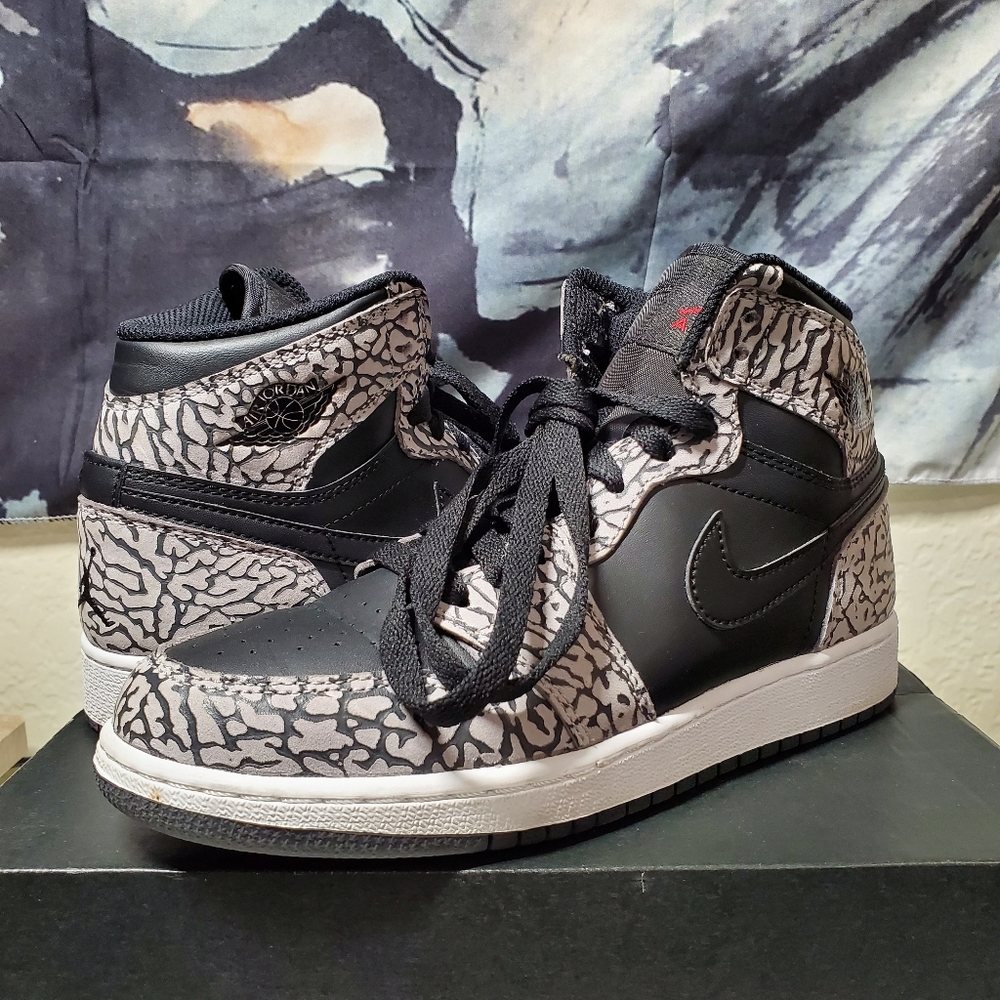 Air Jordan 1 High "Unsupreme"